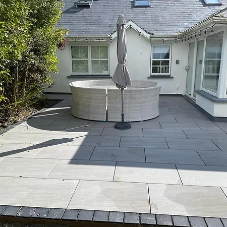 Lynn St Helens Village Saint Helens