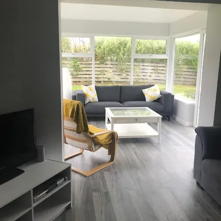 Lynn St Helens Village * Saint Helens